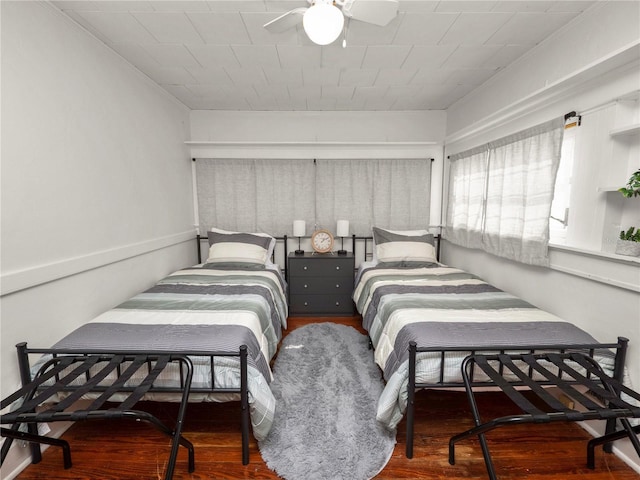 bedroom featuring wood finished floors and a ceiling fan