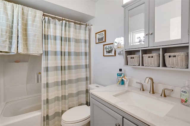 4643 1st St NW, Lakeland, FL 33810 - bathroom featuring shower / bath combo, toilet, and vanity