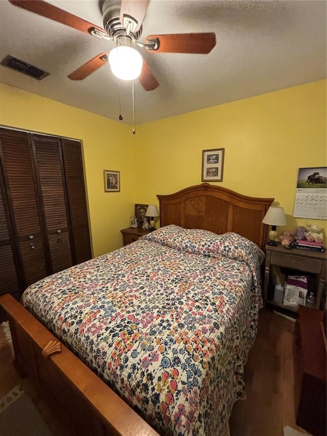 4643 1st St NW, Lakeland, FL 33810 - bedroom with a closet, wood finished floors, visible vents, and ceiling fan