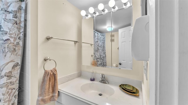 bathroom with a shower with curtain and vanity