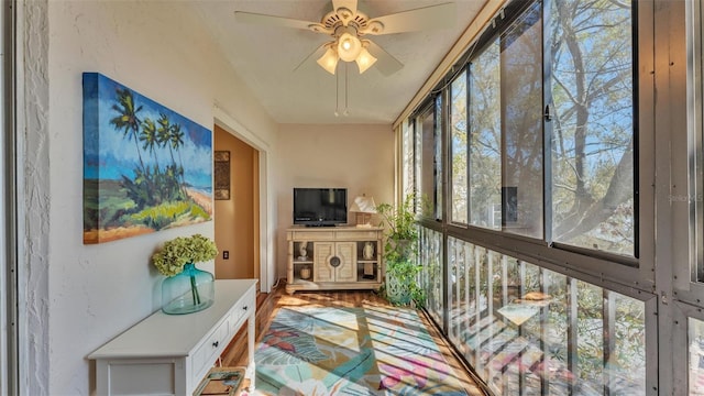 sunroom / solarium with ceiling fan