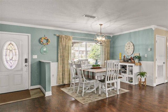 dining room featuring an inviting chandelier, visible vents, wood finished floors, and ornamental molding