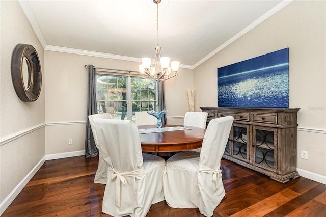 dining room featuring dark wood-style floors, a notable chandelier, and crown molding