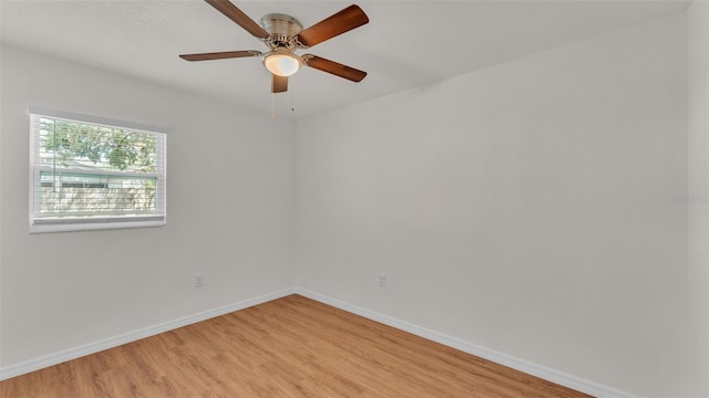 unfurnished room featuring light wood-style floors, baseboards, and a ceiling fan