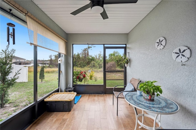 sunroom featuring ceiling fan