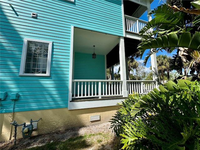 view of side of property featuring a balcony