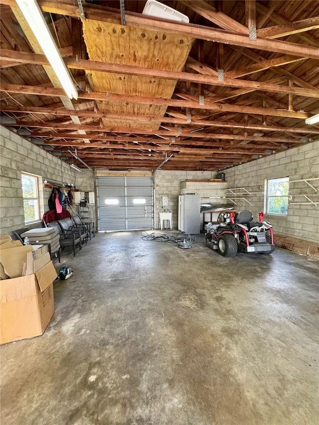 garage featuring concrete block wall