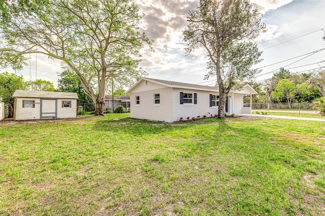 view of yard with an outbuilding and fence