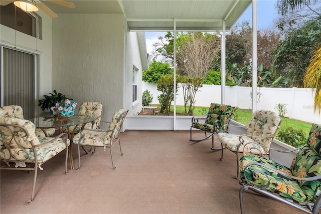 sunroom with ceiling fan