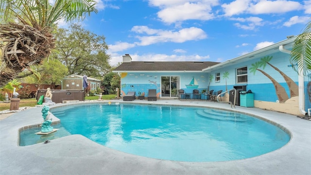 view of swimming pool featuring a fenced in pool, a jacuzzi, and a patio