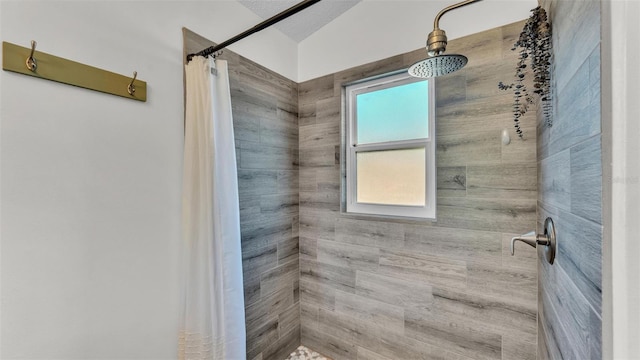 full bath with tiled shower