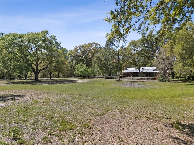 view of yard featuring a rural view