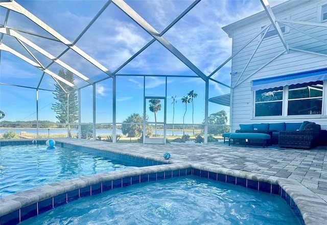 view of swimming pool featuring a patio, an in ground hot tub, a swimming pool, outdoor lounge area, and a lanai