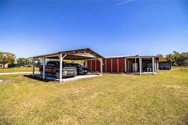 view of vehicle parking featuring a carport and a pole building