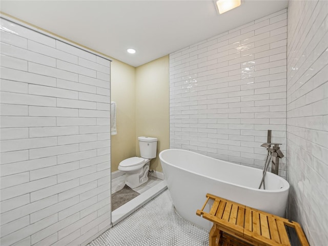 full bathroom featuring tile patterned flooring, toilet, recessed lighting, a soaking tub, and tile walls