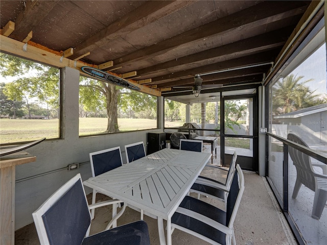 sunroom / solarium featuring a ceiling fan