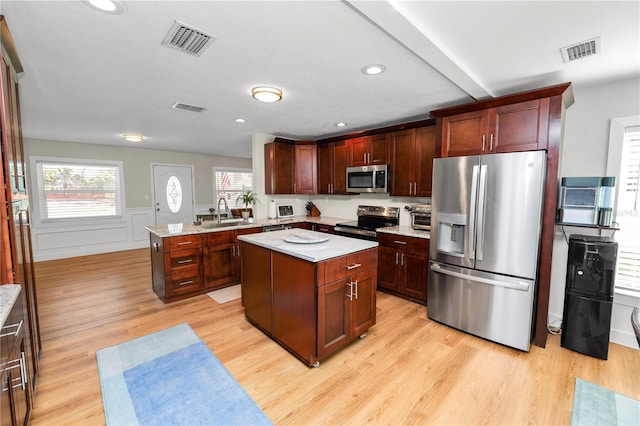 kitchen featuring a peninsula, visible vents, and stainless steel appliances