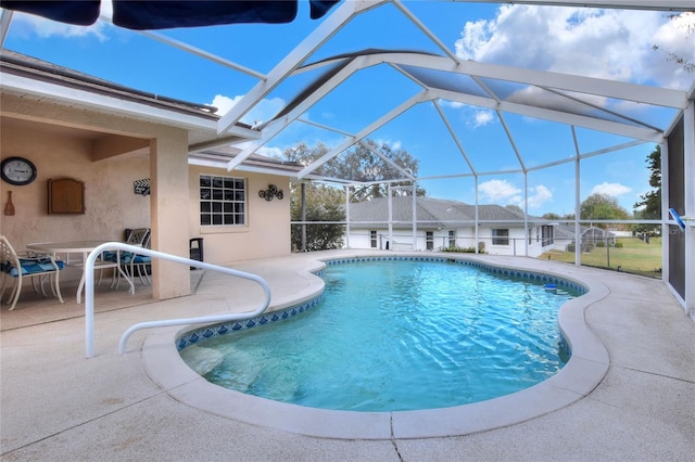 outdoor pool featuring a lanai, outdoor dining space, and a patio area