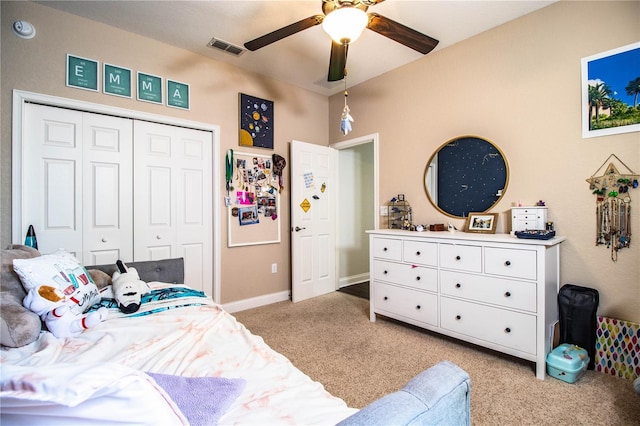 bedroom featuring visible vents, a ceiling fan, a closet, baseboards, and light colored carpet