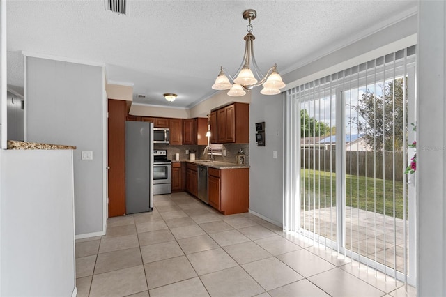 kitchen with visible vents, backsplash, a chandelier, appliances with stainless steel finishes, and a sink