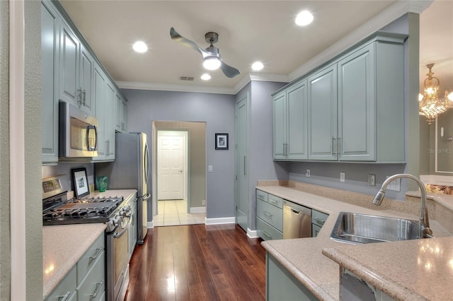 kitchen featuring a sink, visible vents, appliances with stainless steel finishes, and ornamental molding