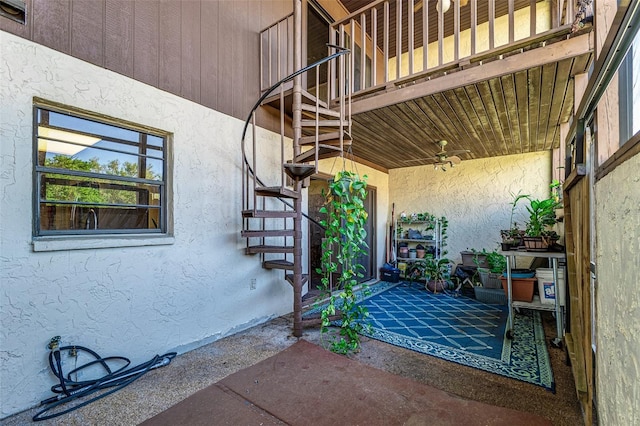 view of exterior entry with stucco siding