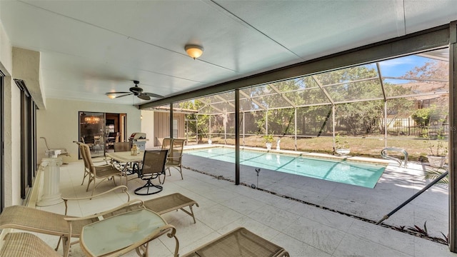 outdoor pool featuring outdoor dining area, a lanai, a ceiling fan, and a patio area