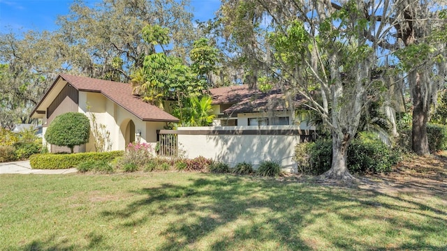 view of front of home with stucco siding and a front yard