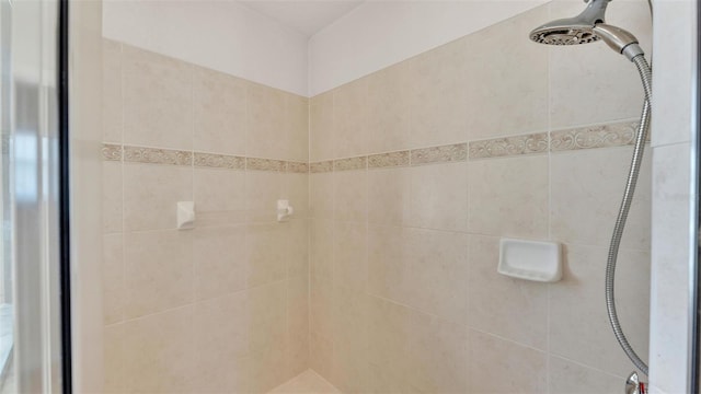 full bath featuring a tile shower