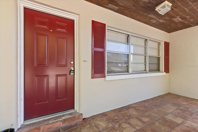 view of exterior entry featuring stucco siding