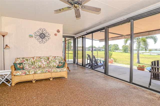 sunroom with ceiling fan