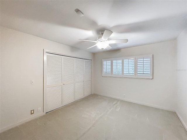 unfurnished bedroom with a ceiling fan, light colored carpet, a closet, and baseboards