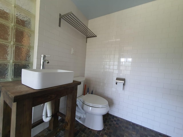 8922 Pritcher Rd, Lithia, FL 33547 - bathroom with tile walls, toilet, tile patterned floors, and vanity