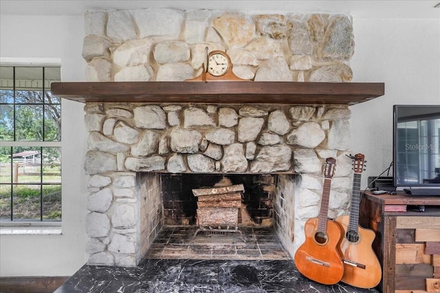 8922 Pritcher Rd, Lithia, FL 33547 - detailed view of a stone fireplace