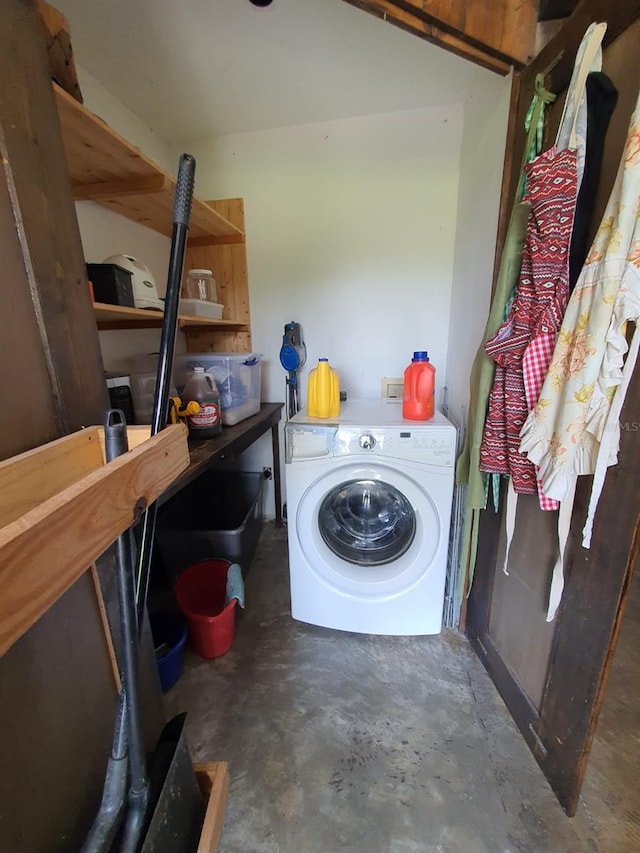 8922 Pritcher Rd, Lithia, FL 33547 - laundry room with washer / clothes dryer
