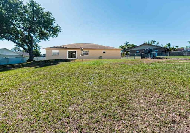 720 Cedar Knoll Dr N, Lakeland, FL 33809 - back of property featuring fence and a yard