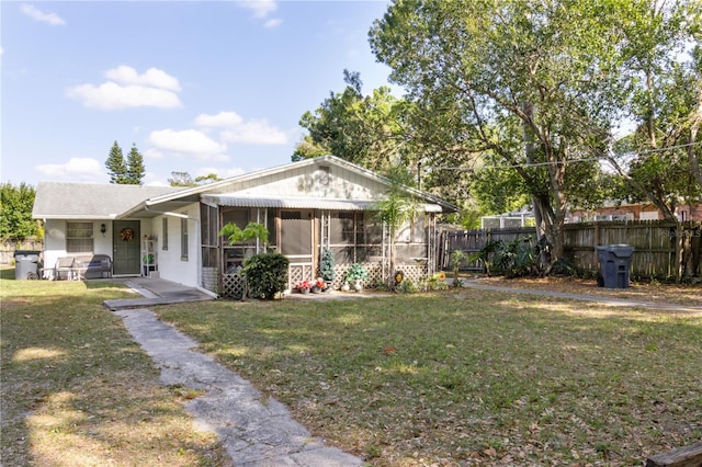 658, 660, 662 24th St NW, Winter Haven, FL 33880 - view of front of home featuring a sunroom, fence, and a front lawn