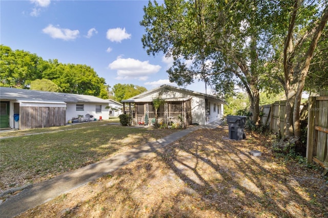 658, 660, 662 24th St NW, Winter Haven, FL 33880 - back of property with a lawn, a sunroom, and fence