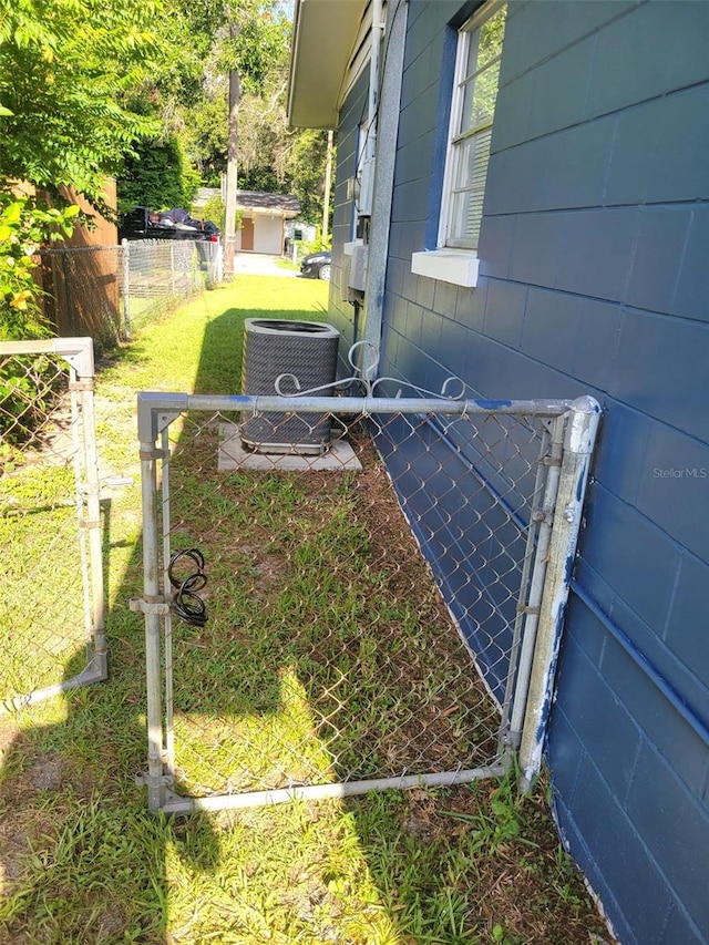 1024 31st St NW, Winter Haven, FL 33881 - view of yard featuring a gate