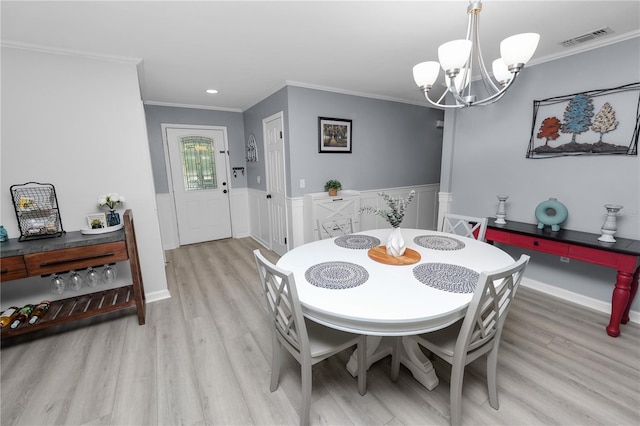 dining area with crown molding, light wood finished floors, a notable chandelier, visible vents, and recessed lighting