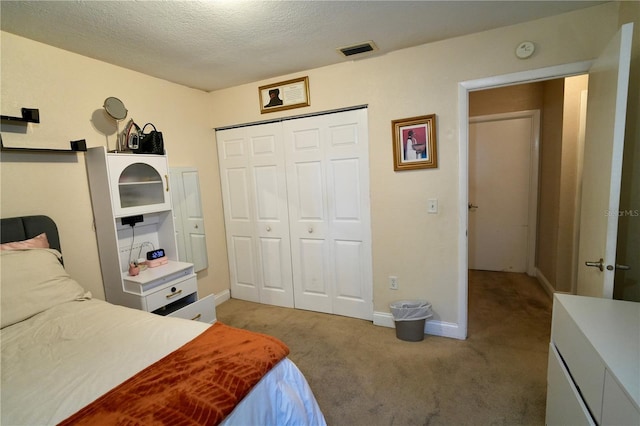 1618 Crystalview Trl, Lakeland, FL 33801 - bedroom with light carpet, a closet, baseboards, and a textured ceiling
