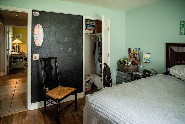 811 W Heron Pl, Winter Haven, FL 33884 - bedroom featuring a closet and wood finished floors