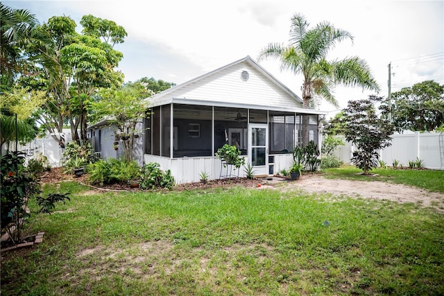 811 W Heron Pl, Winter Haven, FL 33884 - rear view of property with a sunroom and a ceiling fan