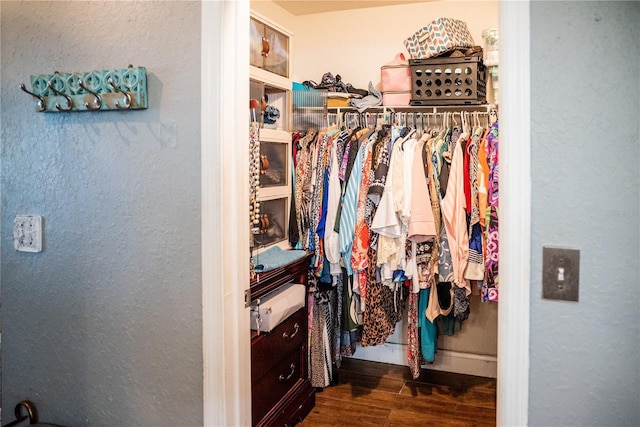 811 W Heron Pl, Winter Haven, FL 33884 - walk in closet featuring wood finished floors