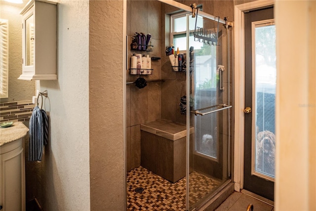 811 W Heron Pl, Winter Haven, FL 33884 - full bathroom with a textured wall, a stall shower, and vanity
