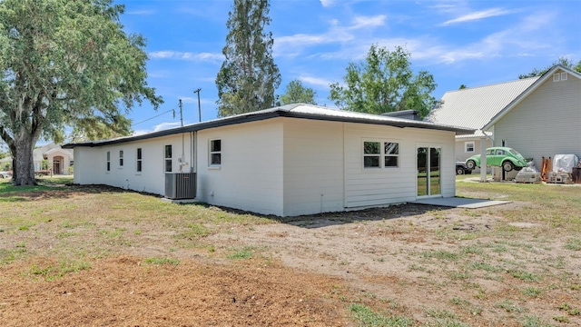 1650 W Mcleod St, Bartow, FL 33830 - back of house featuring cooling unit and a yard