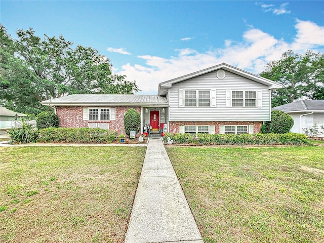 1135 Palace Pl, Lakeland, FL 33813 - tri-level home featuring a front lawn and brick siding