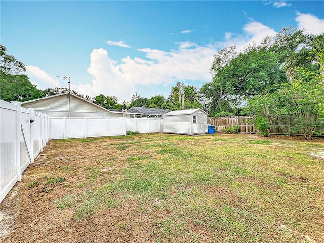 1135 Palace Pl, Lakeland, FL 33813 - fenced backyard with a shed