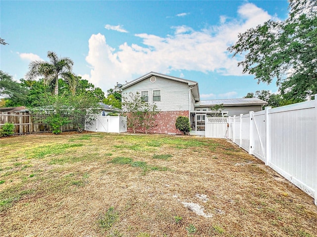 1135 Palace Pl, Lakeland, FL 33813 - fenced backyard with a gate