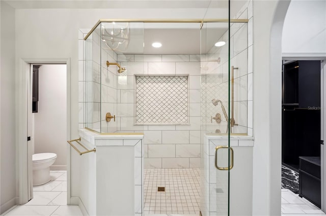 full bathroom featuring marble finish flooring, toilet, a shower stall, baseboards, and recessed lighting
